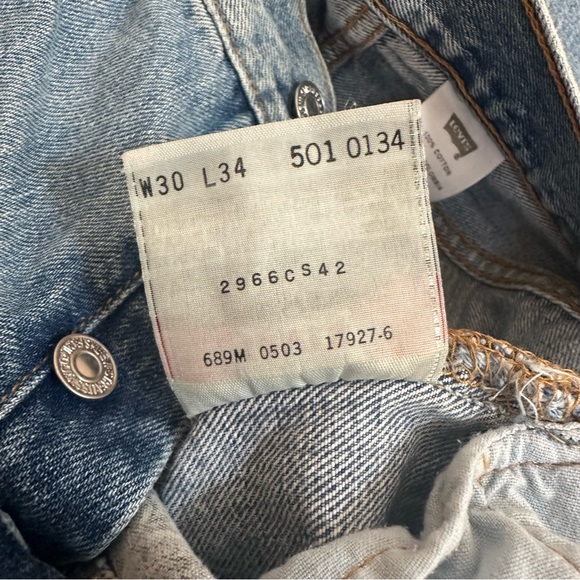 💚 Vintage Levi’s 501 Blue Distressed Jeans (W30 L34) (20) - Picture 8 of 12